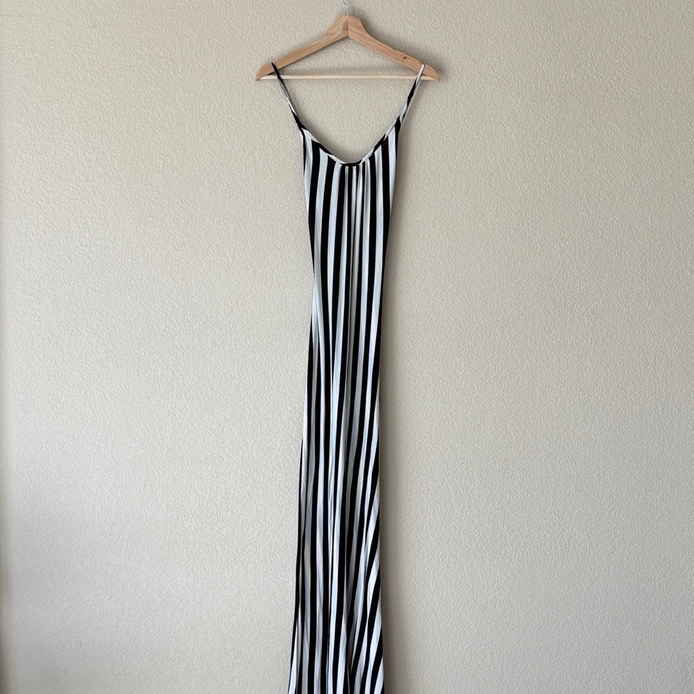 Snap Elegant Black and White Striped Maxi Dress With Open Back